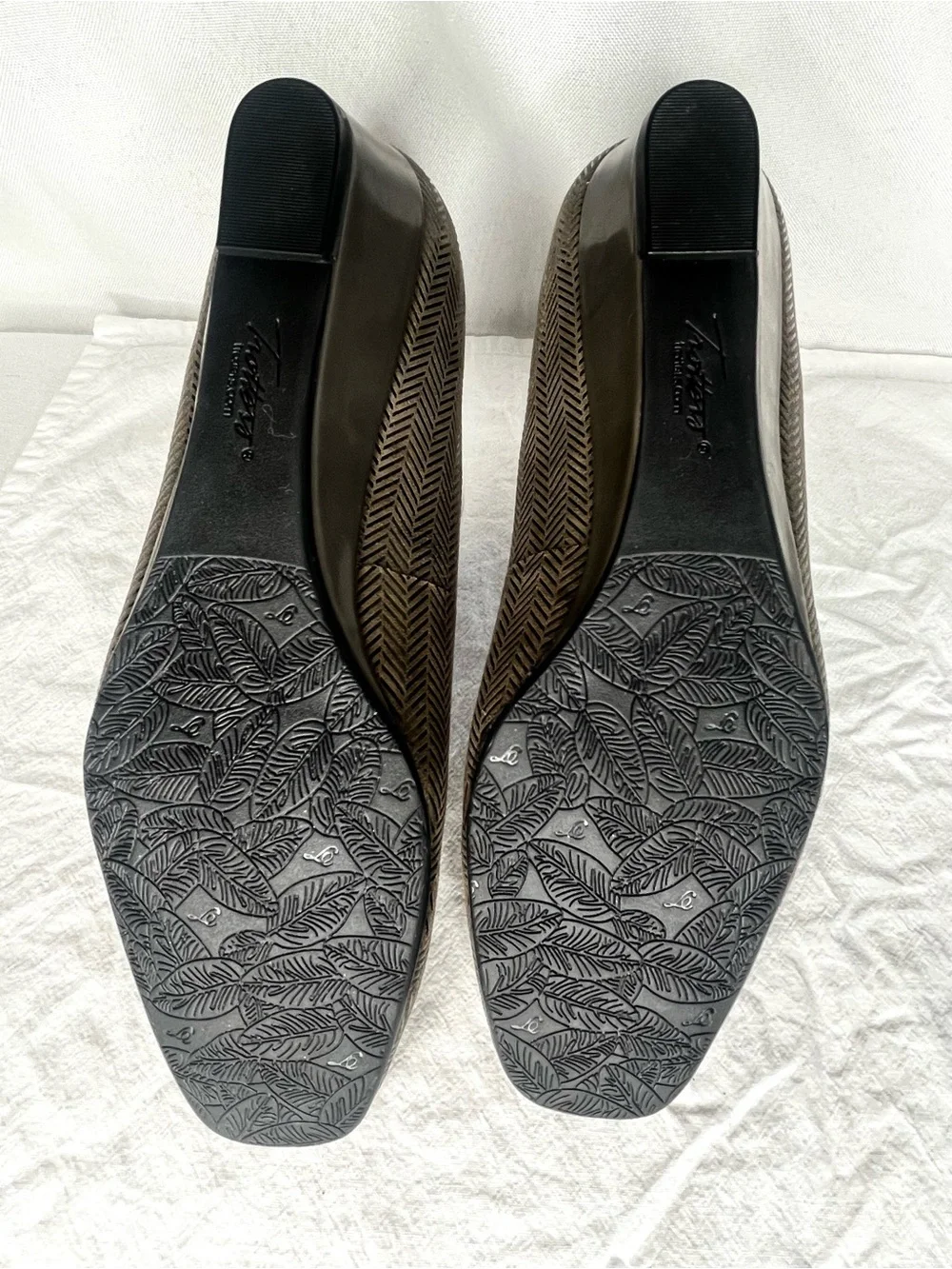 Torrid Taupe Herringbone Cutout Low Wedge Pumps Size 9M
